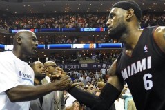 休斯顿火箭队引进雄鹿队新援，交易详情及阵容新变化揭秘